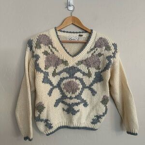 Vintage Chunky Hand Knit Cream and Blue V-Neck Sweater Size M / L